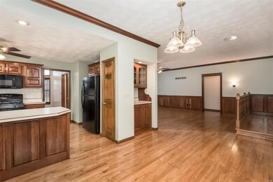 Breakfast room to kitchen and living room