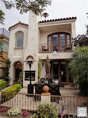 Built in 2001 This home offers wonderful curb appe
