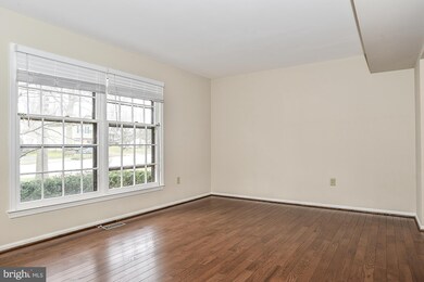 6204 Wilmington Dr, Burke, VA 22015 - photo 5