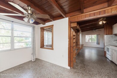 6. Kitchen:Dining Area