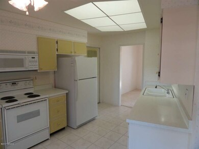 10117 W Highwood Ln, Sun City, AZ 85373 - photo 4