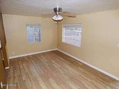 023-497863 front room 1
