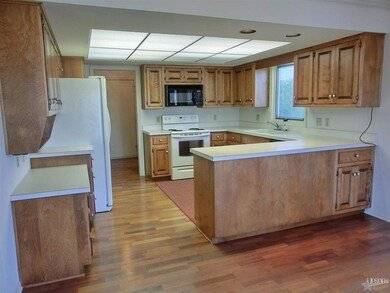 Updated appliances: refrigerator 2009, range 2006,