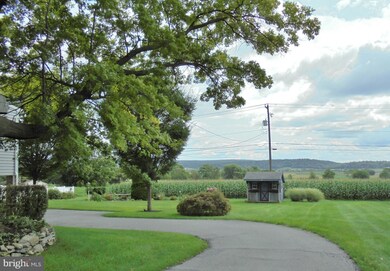 318 Valley View Dr, New Holland, PA 17557 - photo 3