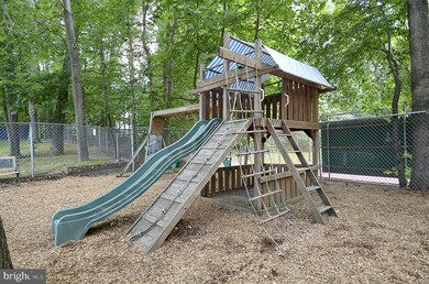 2647 Quincy Adams Dr, Herndon, VA 20171 - photo 4