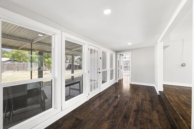 512 Ruth St, Kerrville, TX 78028 - photo 5