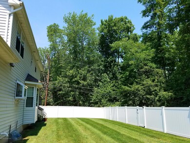 24 - Outside - Backyard - View 02