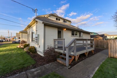 2203 9th St Tillamook OR 97141-04