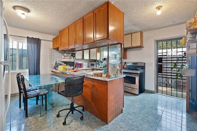 1020 N Kemp Ave, Compton, CA 90220 - photo 2