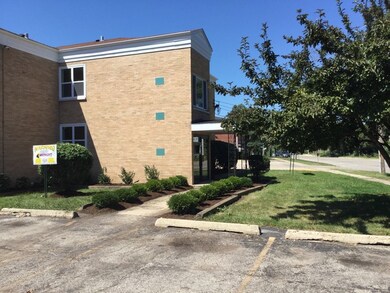 720 Crescent St unit B, Wheaton, IL 60187 - photo 2