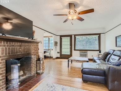 Living Room-Fireplace