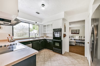 5526 Thornwood Cir, Dickinson, TX 77539 - photo 6