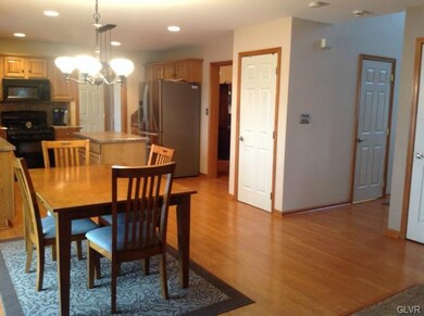 Eat-in Kitchen