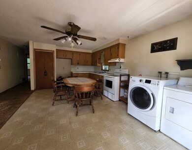 833 S Main St, Bellingham, MA 02019 - photo 6