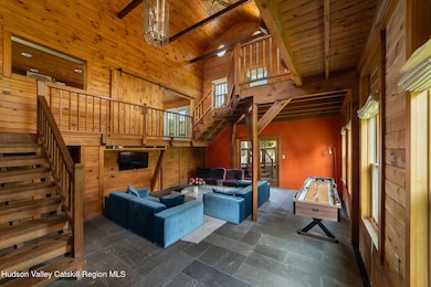 04_136 9J Hudson Rental_Marine