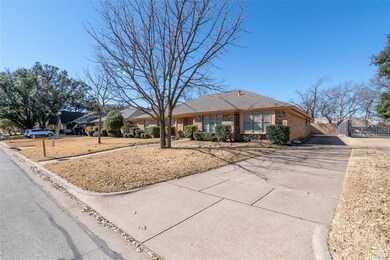2237 Farrington Ln, Hurst, TX 76054 - photo 3