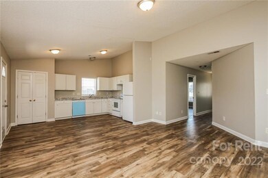 942 Faye St, Statesville, NC 28677 - photo 4