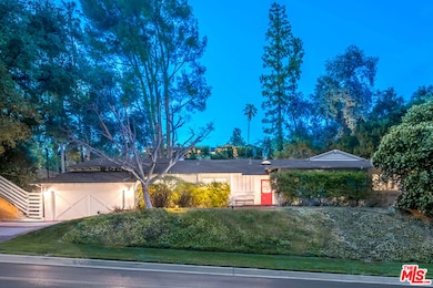 16849 Adlon Rd, Encino, CA 91436 - photo 2