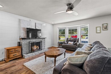 802 NW 8th St, Bentonville, AR 72712 - photo 2