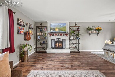 Living room w/fireplace