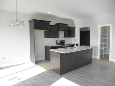 9726 Marnewood Dr, Johnston, IA 50131 - photo 2