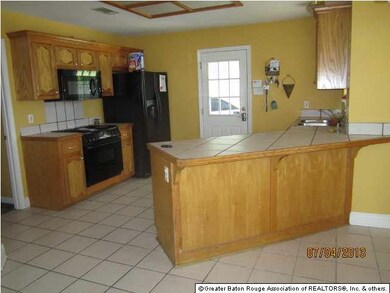 Bright cheery kitchen