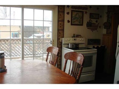 332 Vandervoort St, North Tonawanda, NY 14120 - photo 3