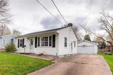 5812 Clark St, Des Moines, IA 50311 - photo 2