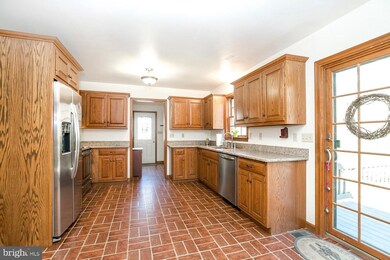 142 Vale Dr, Boyertown, PA 19512 - photo 3