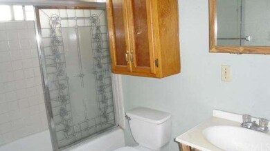 Bathrom 1, 1st floor