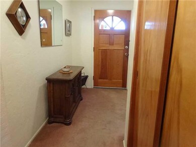 Entry/Foyer.