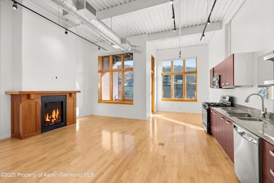 03-231RobinsonSt_#226_2511_1214