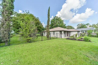 6205 Morrow St, Houston, TX 77091 - photo 3