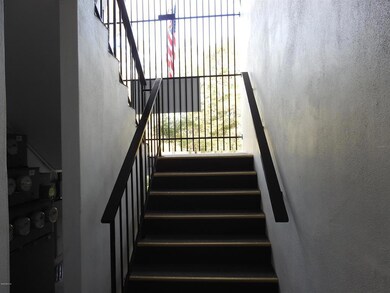 STAIRS TO 2nd LEVEL