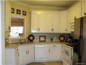 This home features a well equipped kitchen!