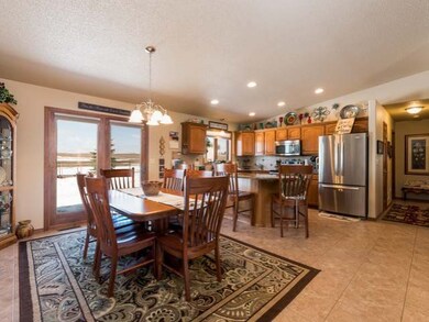 3900 Roosevelt Dr, Bismarck, ND 58503 - photo 4
