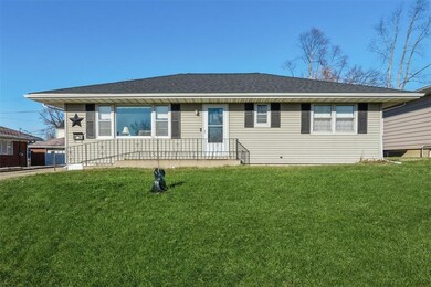 1604 9th Ave SW, Cedar Rapids, IA 52404 - photo 2