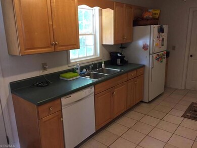 1717 Lantern Dr, Asheboro, NC 27205 - photo 3