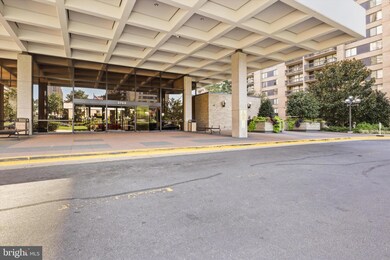 Skyline Plaza unit 2008S, Baileys Crossroads, VA 22041 - photo 4