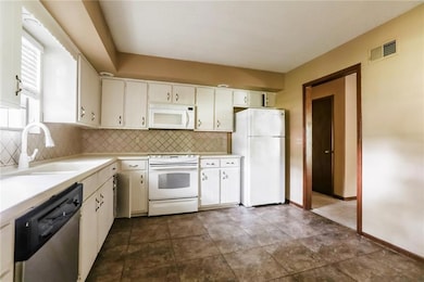 1008 SW Pinto Ln, Blue Springs, MO 64015 - photo 6