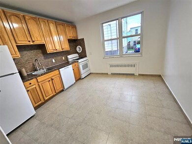 249 Riverview Place unit C, Cliffside Park, NJ 07010 - photo 4