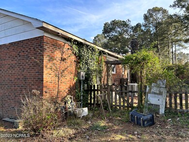 214 Harvard Cir, Jacksonville, NC 28546 - photo 4