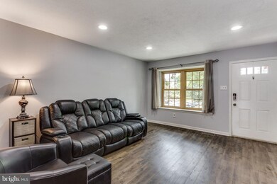 13943 Big Yankee Ln, Centreville, VA 20121 - photo 3