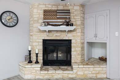 1267 E Common St, New Braunfels, TX 78130 - photo 4