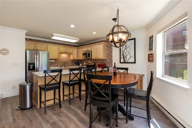 Kitchen/Dining Area