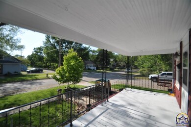 300 SW Orchard St, Topeka, KS 66606 - photo 3