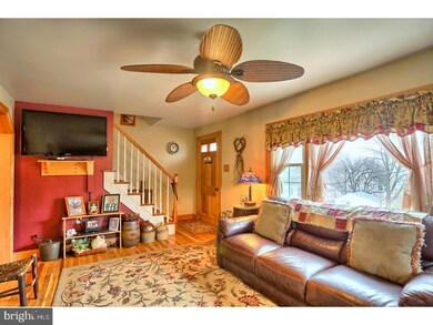 24 Spruce St, Mohnton, PA 19540 - photo 2