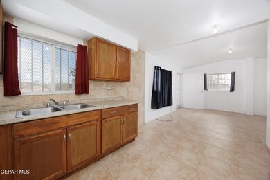 13099 Bowdoin Dr, Horizon City, TX 79928 - photo 6