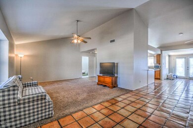 Living Room (5)
