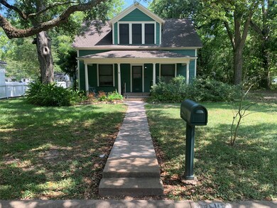 1012 W Adoue St, Alvin, TX 77511 - photo 2